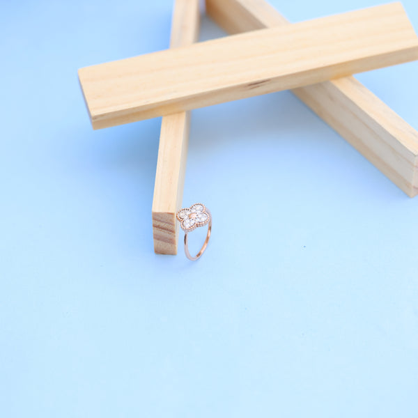Elegant Rose Gold Flower Ring with Lab-Grown Diamonds – Delicate & Ethical Beauty