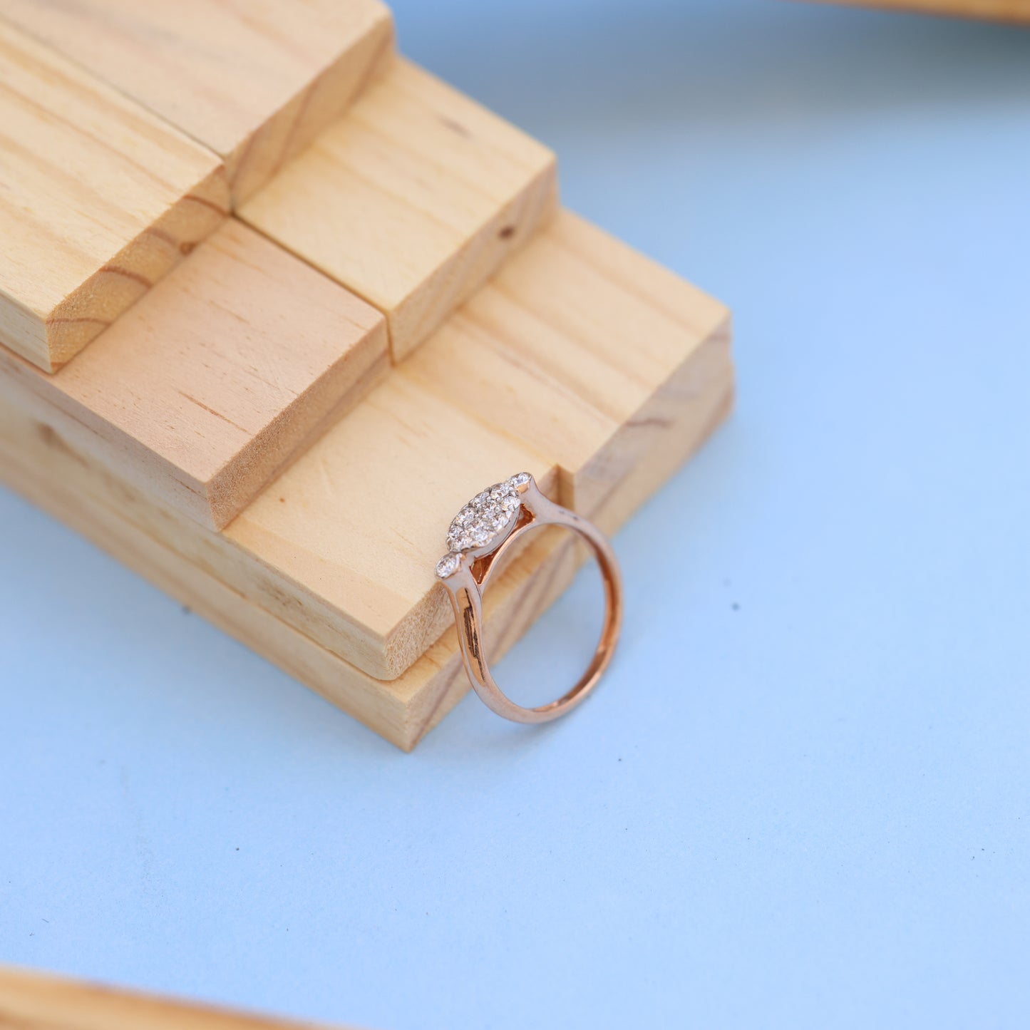 Elegant Rose Gold Ladies Ring with Lab-Grown Diamond Cluster – Marquise Style