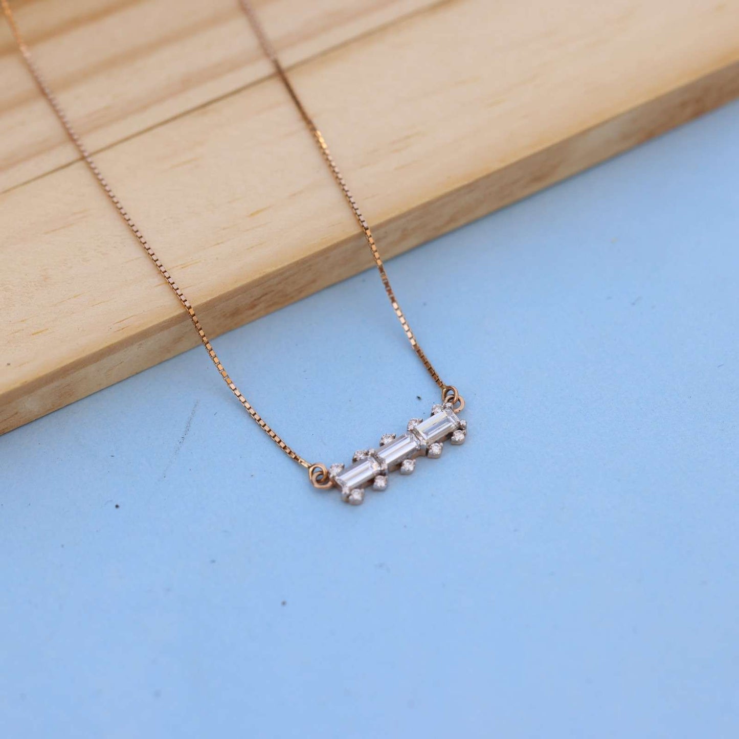 Elegant Gold Necklace with Lab-Grown Diamonds