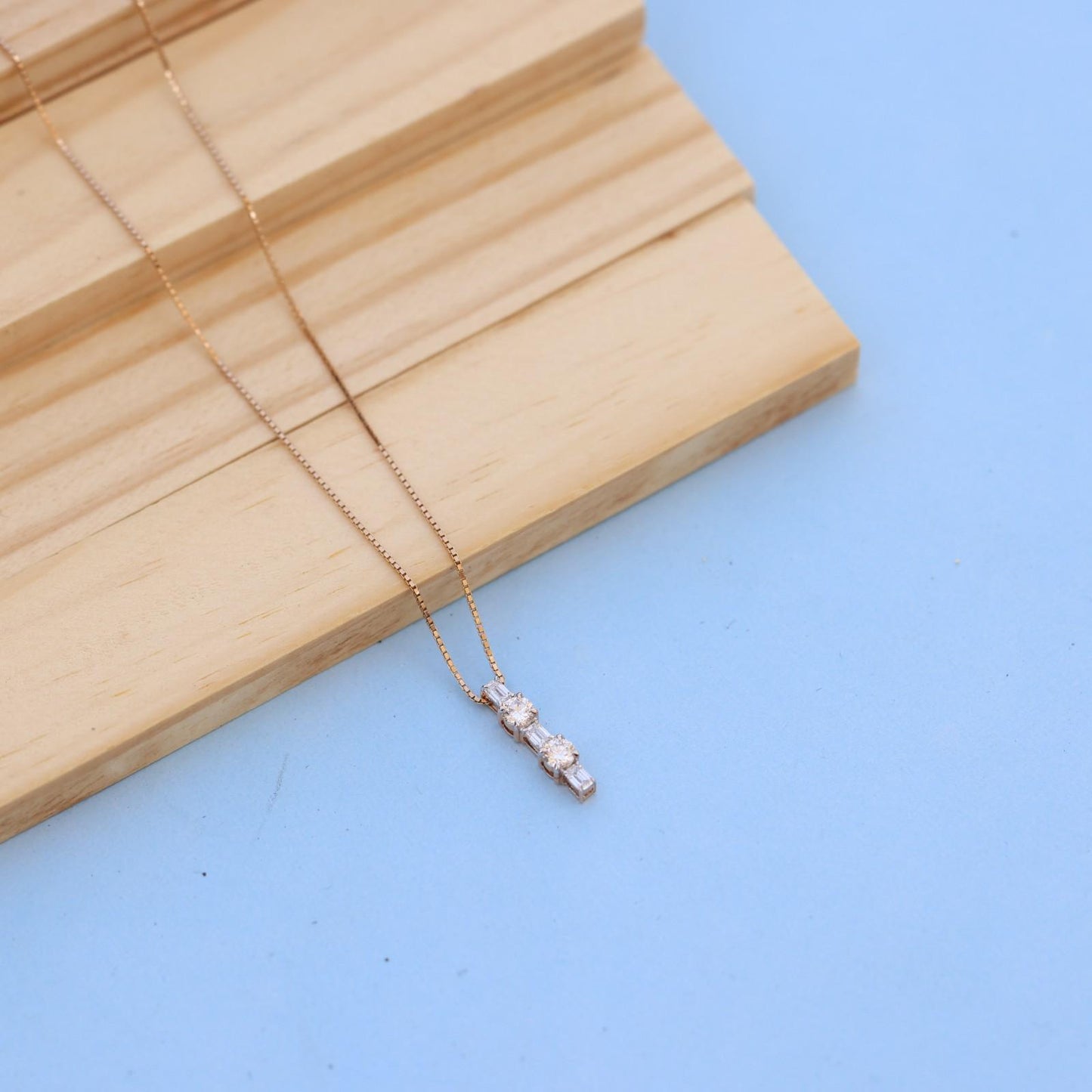 Elegant Lab-Grown Diamond Pendant Necklace in Gold – Ethical, Sustainable, and Timeless