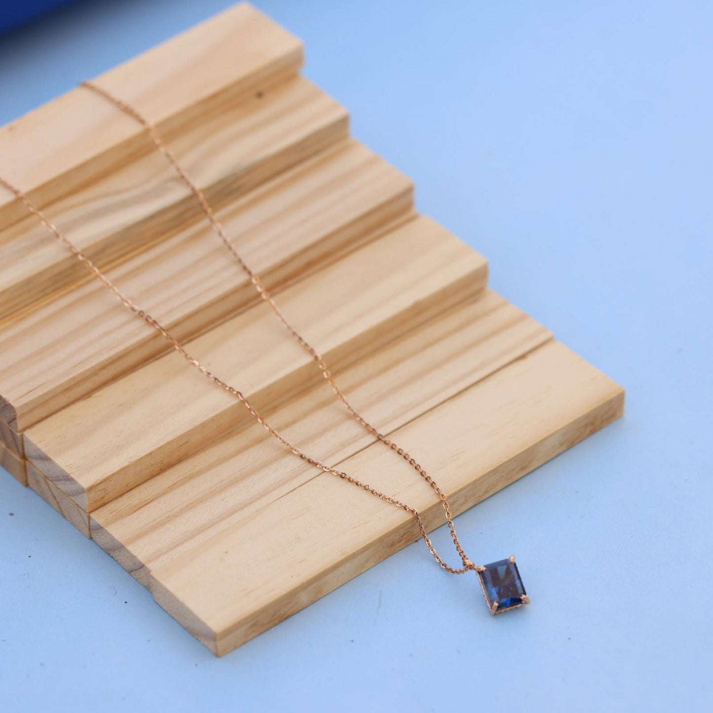 Elegant Chain with Rectangular Pendant