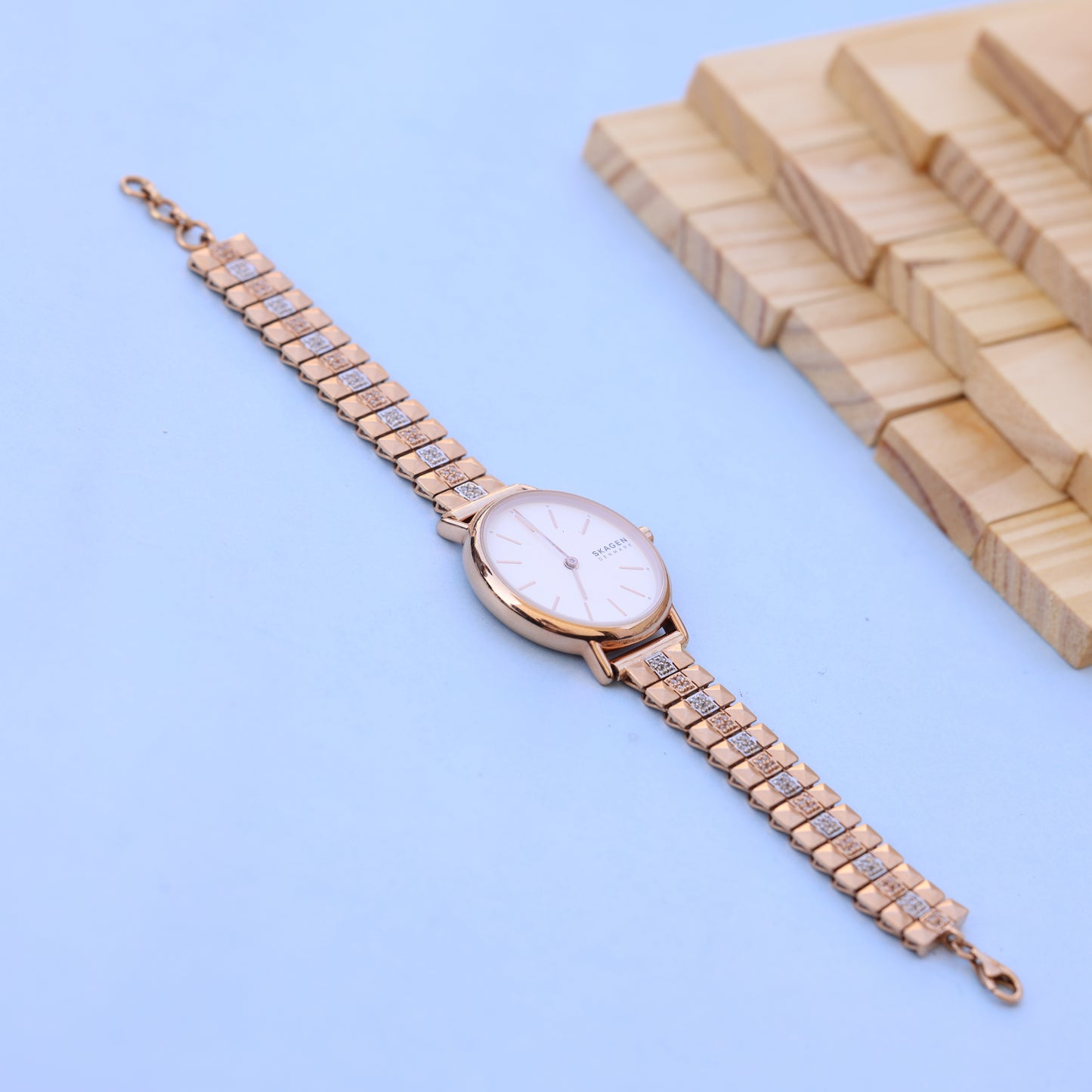 Stunning Skagen Women’s Rose Gold Watch – American Diamond Accents | Elegant Timepiece