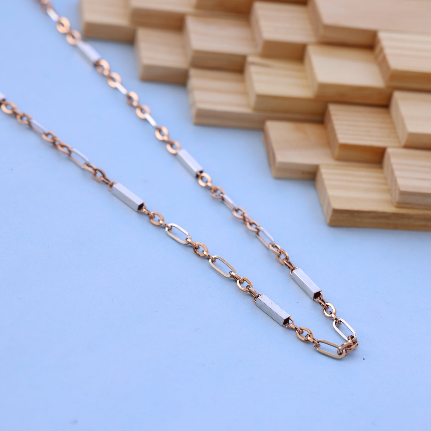 Luxury 18kt Rose Gold Light Weight Chain with White Accents – Elegant