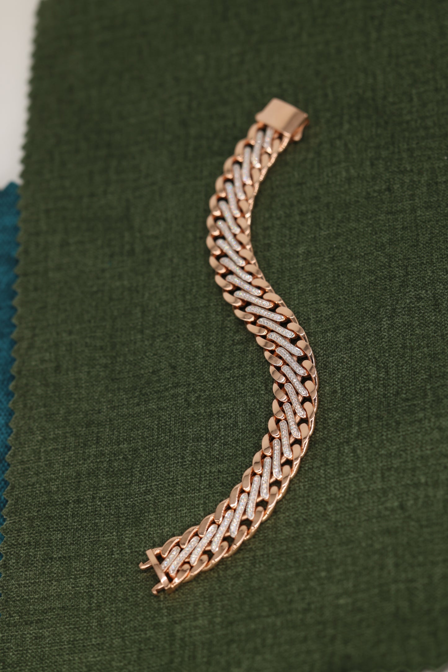Luxurious Rose Gold Diamond Cuban Link Bracelet with Secure Box Clasp – Classic Chain Design