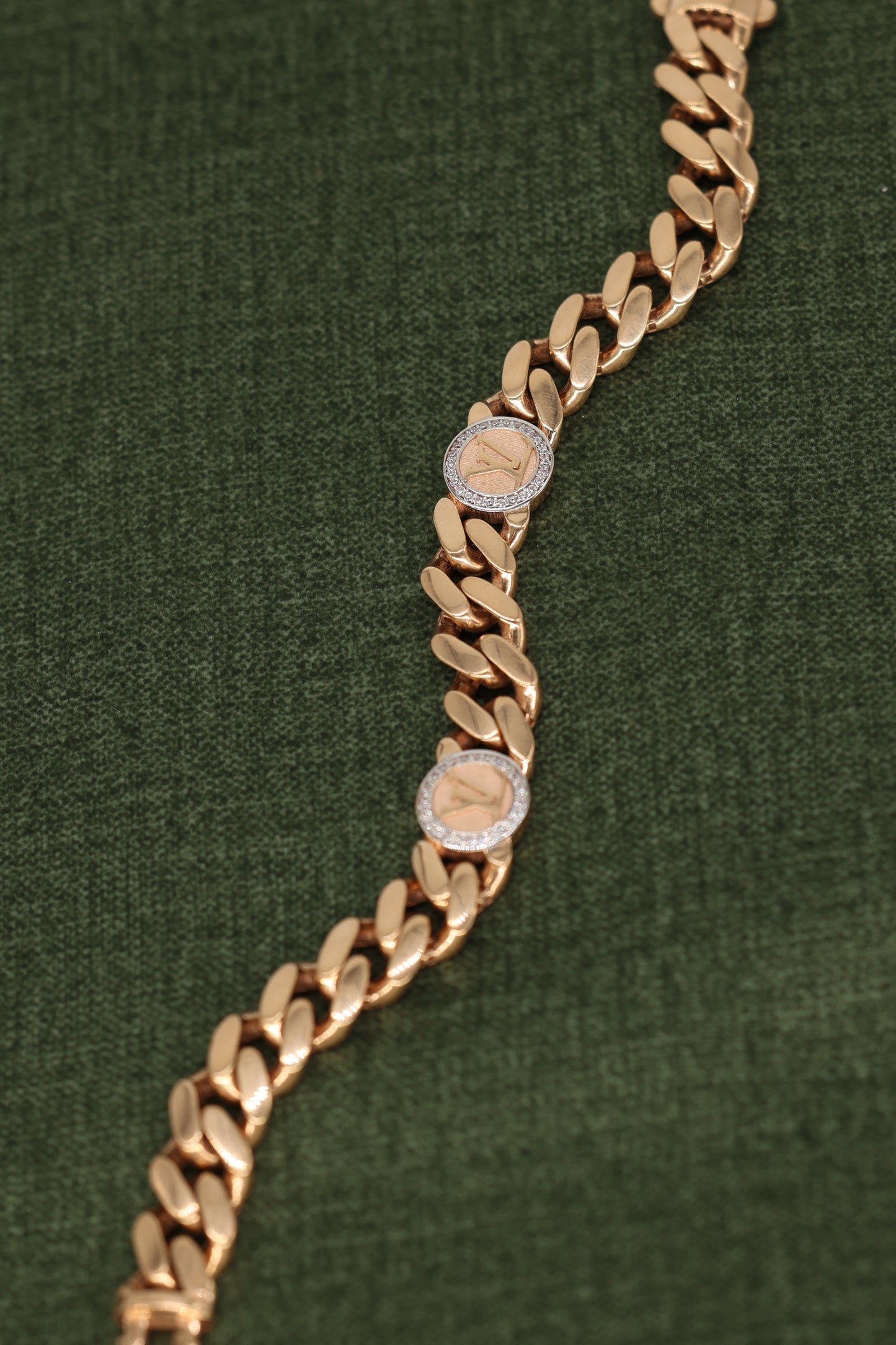 Gold Cuban Link Bracelet with Diamond-Circle Medallions & Secure Box Clasp – Luxurious Bracelate Design for Men & Women