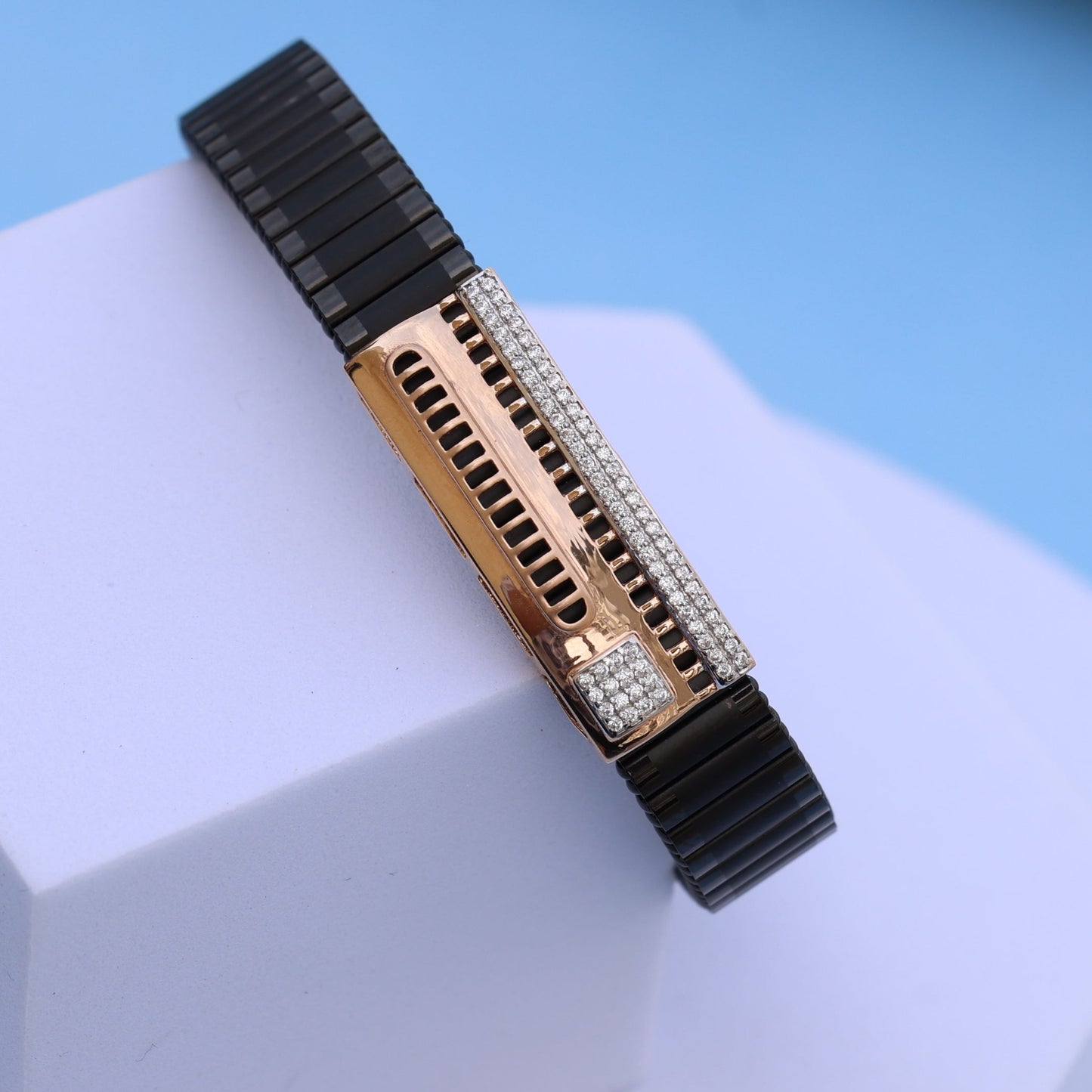 Stylish Gold Men's Bracelet with American Diamonds