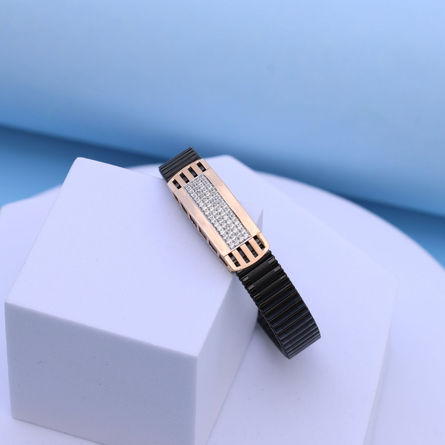 Stylish Gold Men's Bracelet with American Diamonds