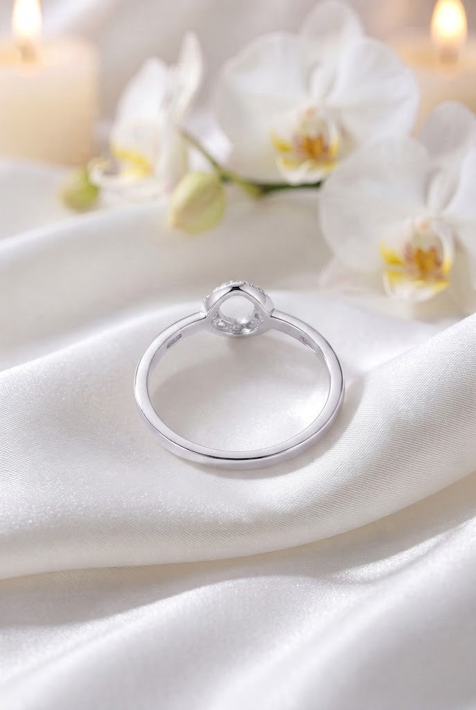 Elegant Minimalist 925 Sterling Silver Ring with American Diamond