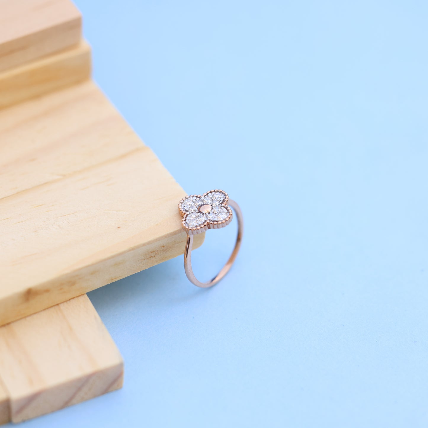 Elegant Rose Gold Flower Ring with Lab-Grown Diamonds – Delicate & Ethical Beauty