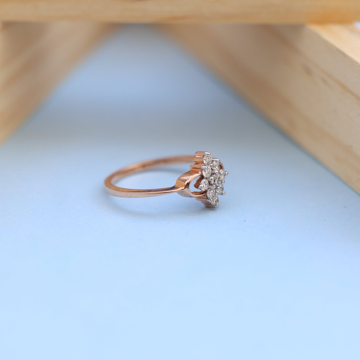 Elegant Rose Gold Lab-Grown Diamond Ladies Ring – Vintage Cluster Design