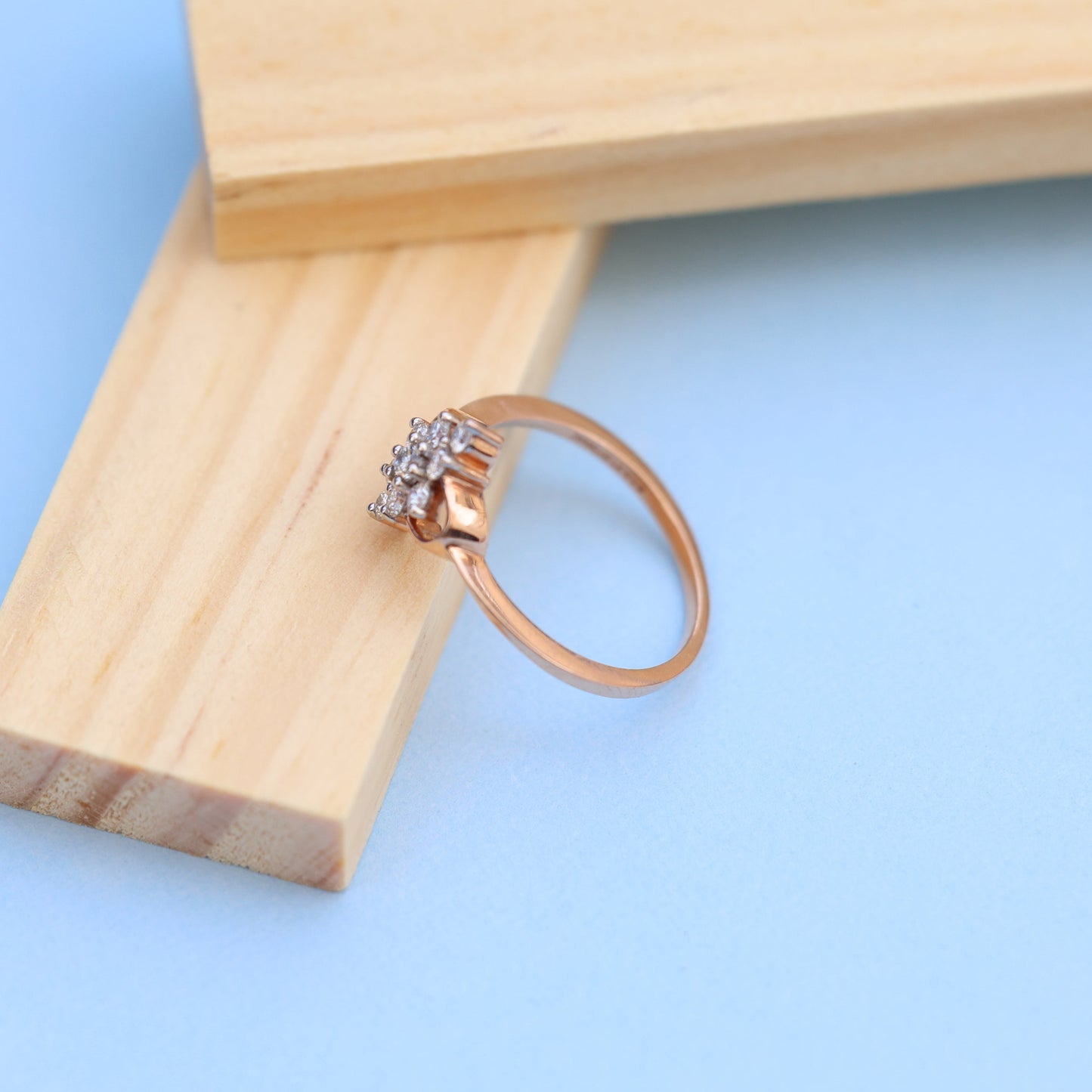 Elegant Rose Gold Lab-Grown Diamond Ladies Ring – Vintage Cluster Design