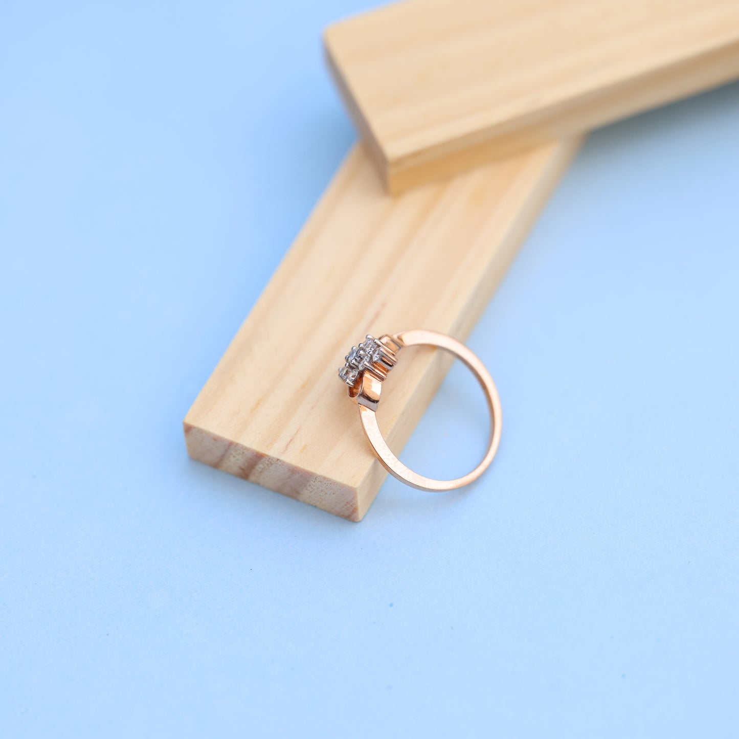 Elegant Rose Gold Lab-Grown Diamond Ladies Ring – Vintage Cluster Design