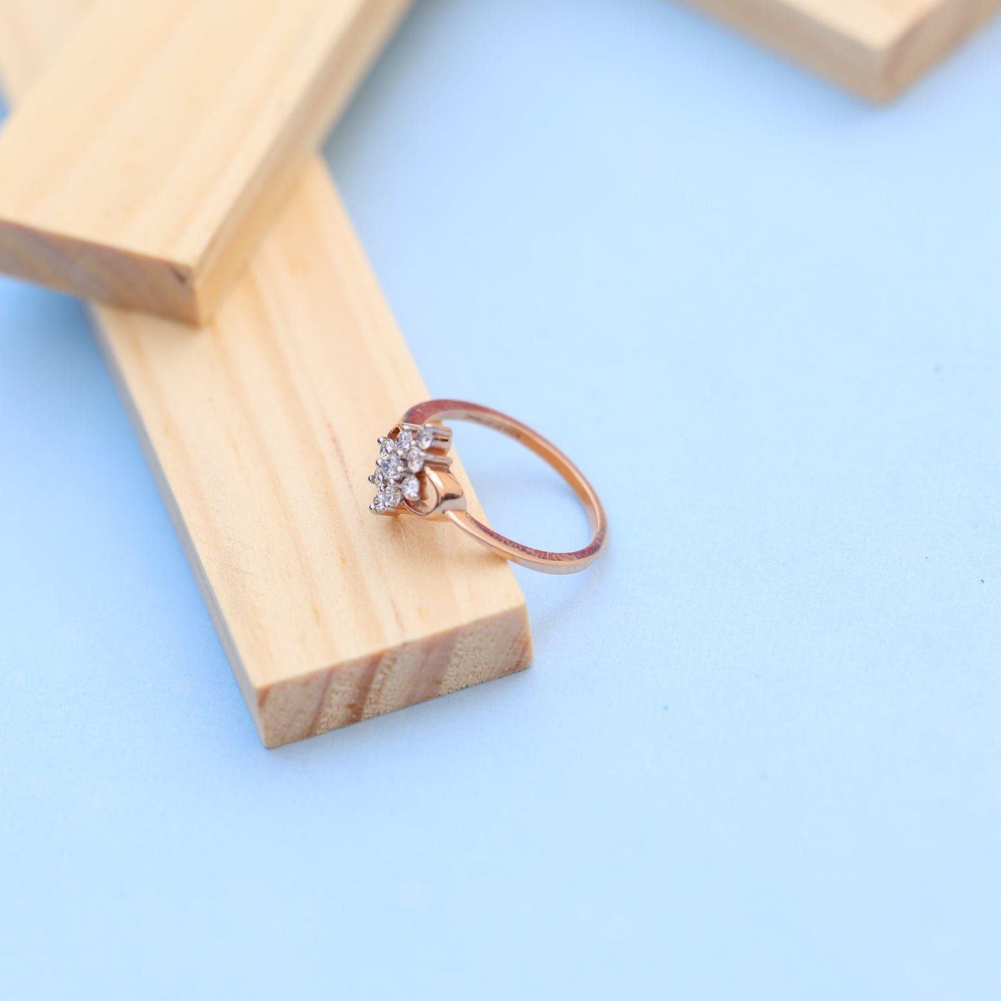 Elegant Rose Gold Lab-Grown Diamond Ladies Ring – Vintage Cluster Design
