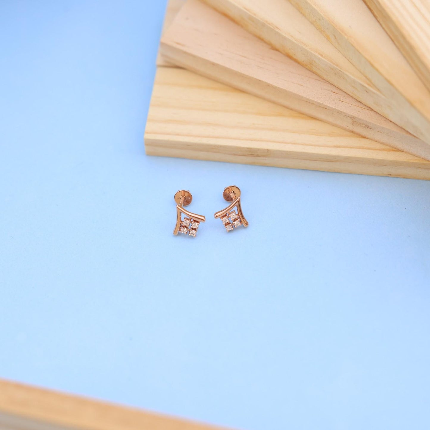 Luxurious Gold Floral Earrings with Lab-Grown Diamonds