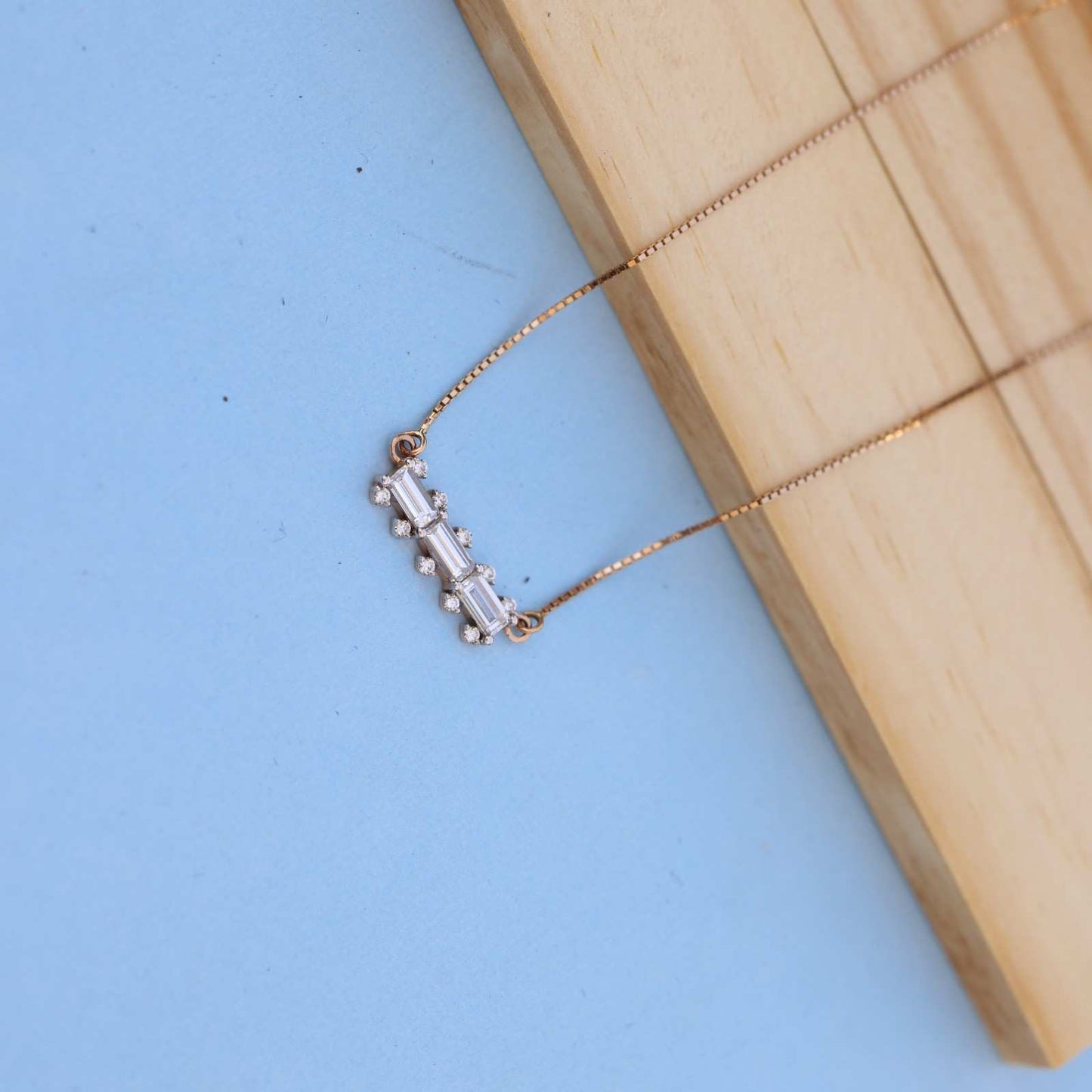 Elegant Gold Necklace with Lab-Grown Diamonds