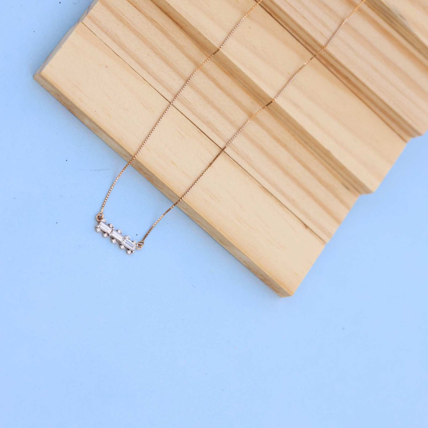 Elegant Gold Necklace with Lab-Grown Diamonds