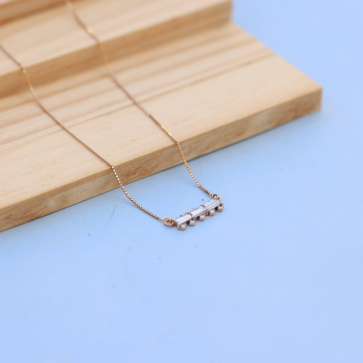 Elegant Gold Necklace with Lab-Grown Diamonds