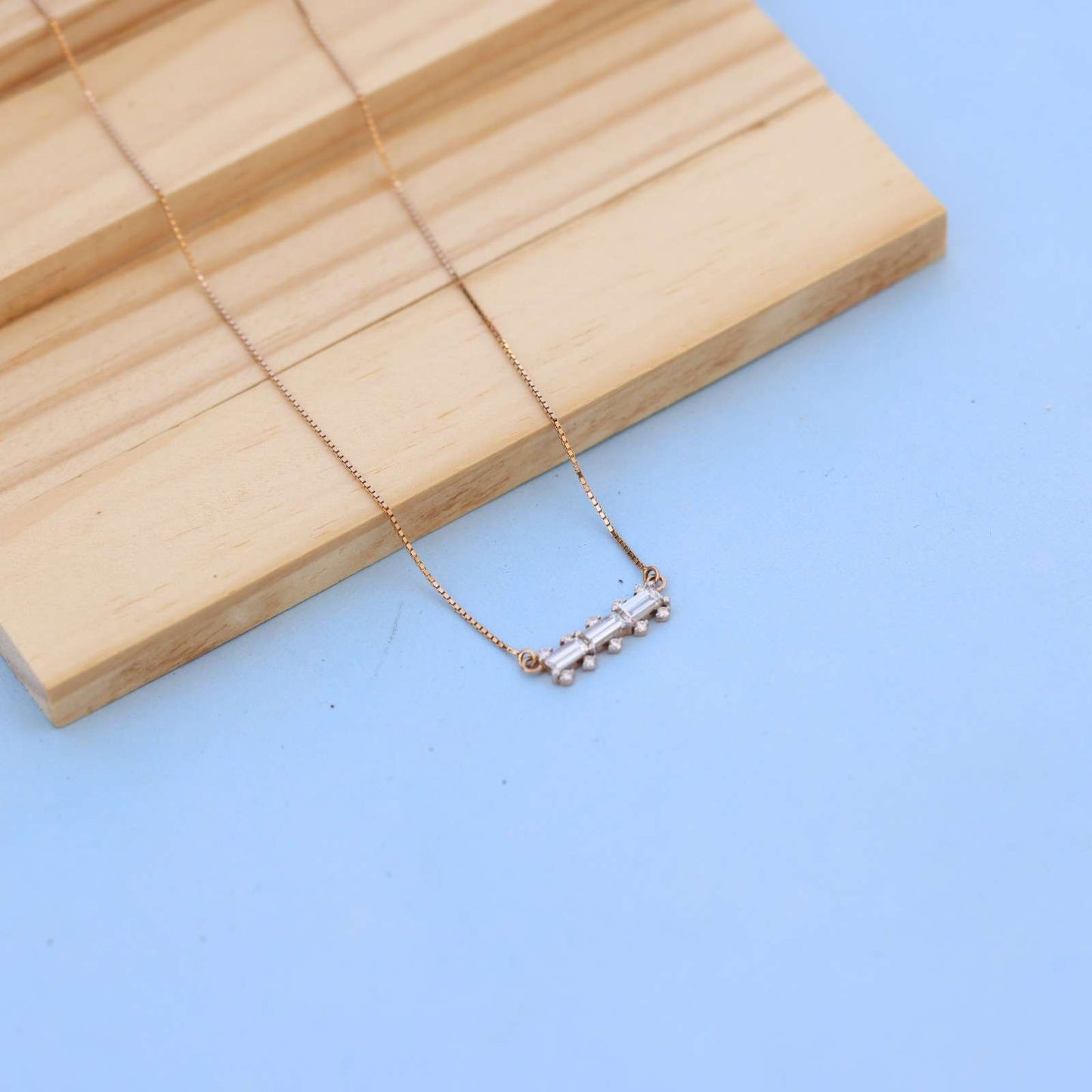 Elegant Gold Necklace with Lab-Grown Diamonds