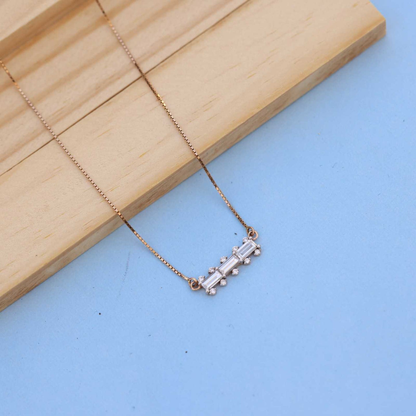 Elegant Gold Necklace with Lab-Grown Diamonds