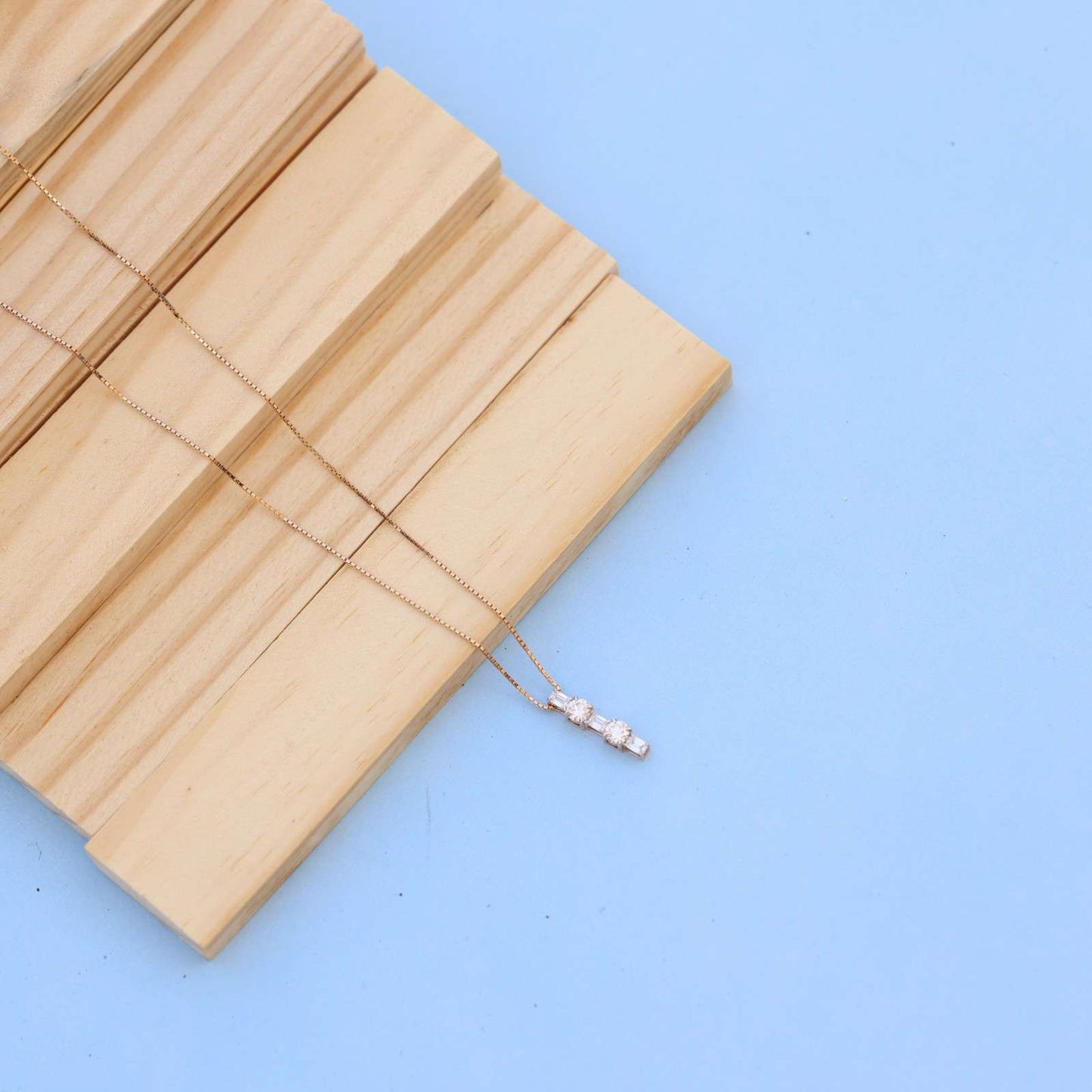 Elegant Lab-Grown Diamond Pendant Necklace in Gold – Ethical, Sustainable, and Timeless