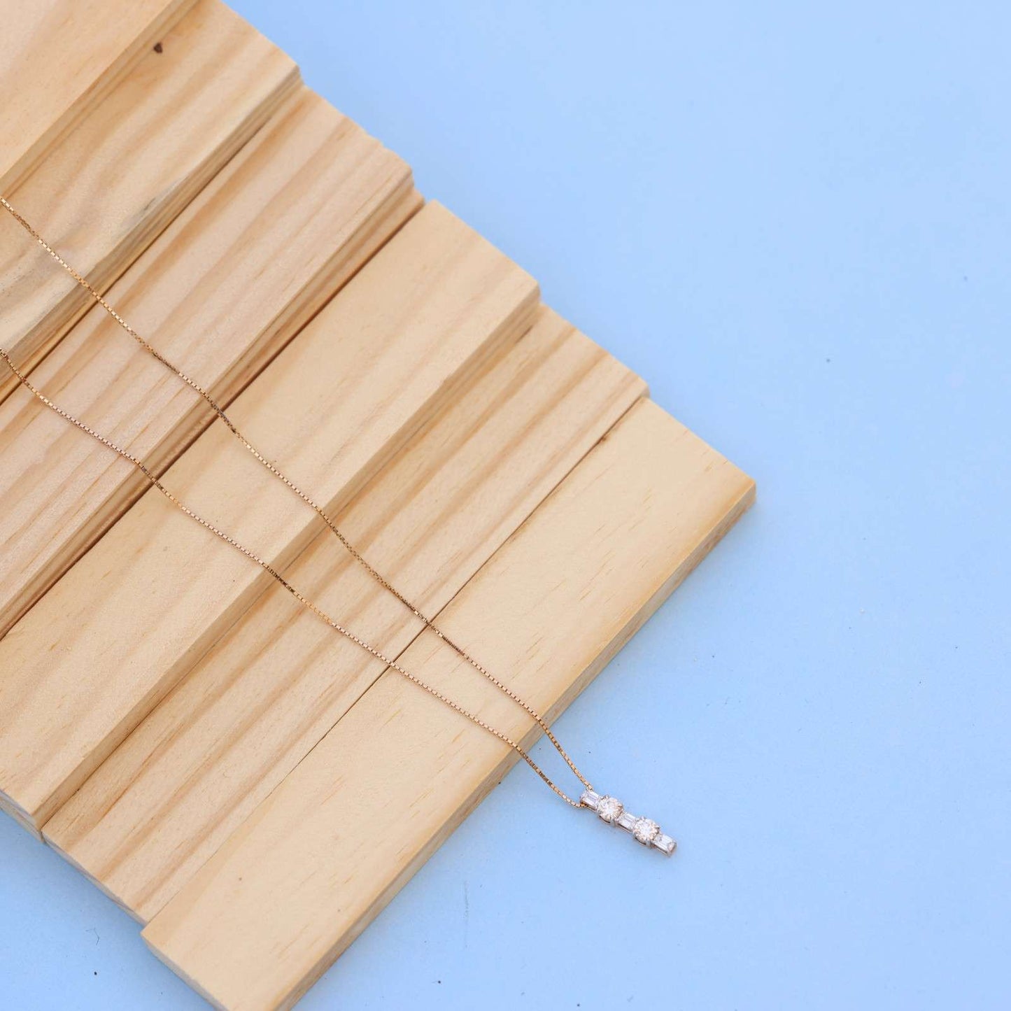 Elegant Lab-Grown Diamond Pendant Necklace in Gold – Ethical, Sustainable, and Timeless