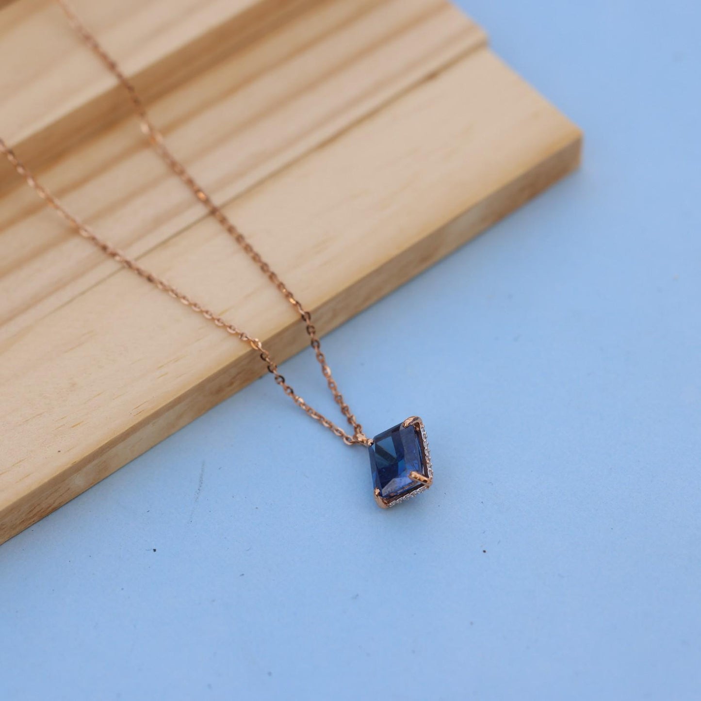 Elegant Chain with Rectangular Pendant