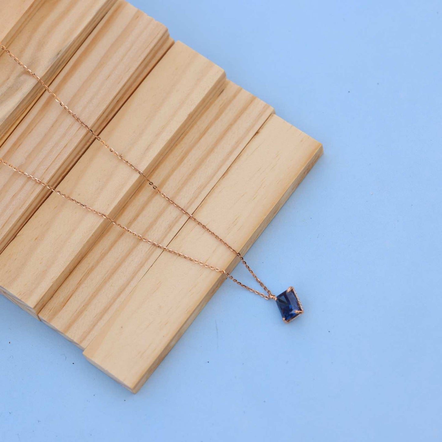 Elegant Chain with Rectangular Pendant