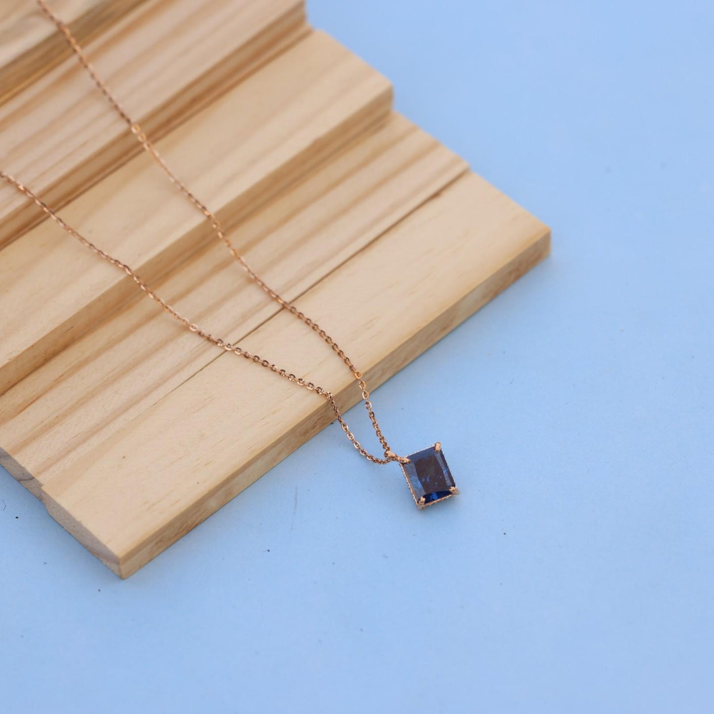 Elegant Chain with Rectangular Pendant