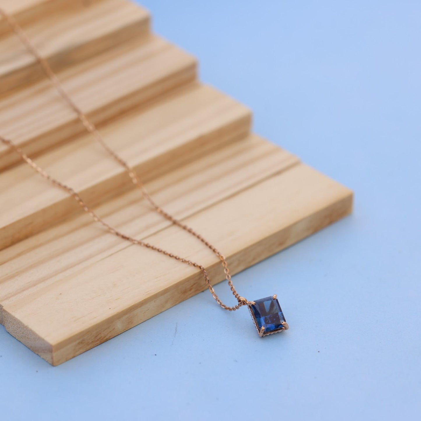 Elegant Chain with Rectangular Pendant