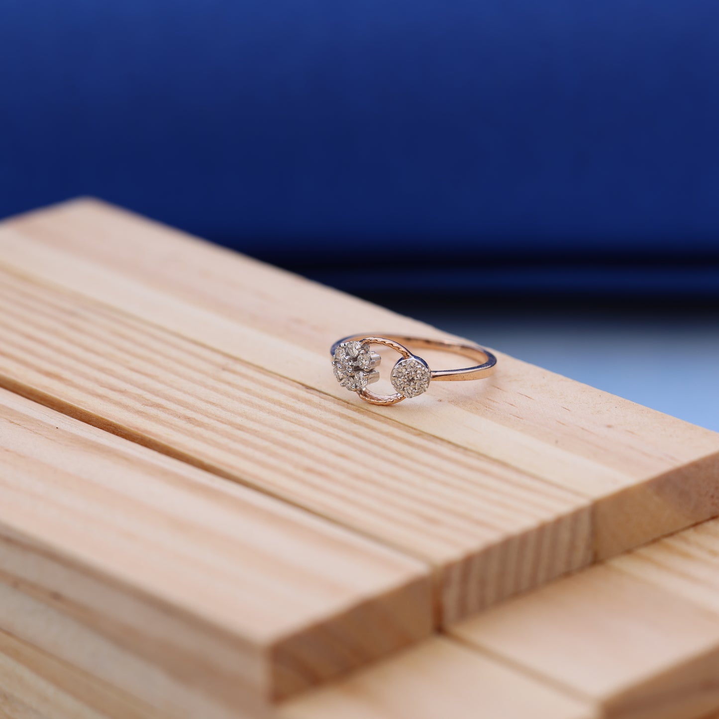 "Luxury Lab-Grown Diamond Ring – Elegant & Ethical Sparkle"
