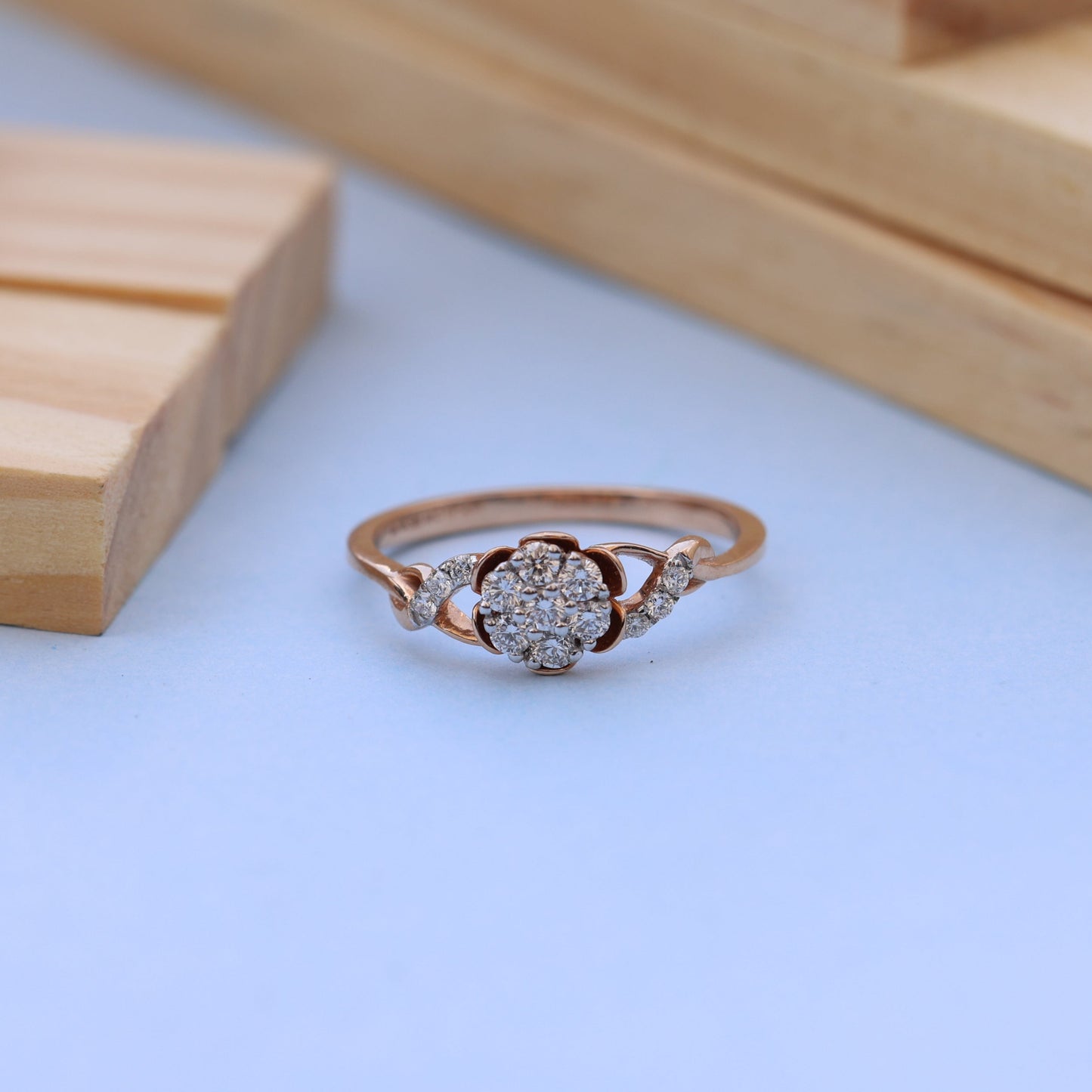 Luxury Rose Gold Ladies Ring with Lab-Grown Diamond – Floral Halo Design