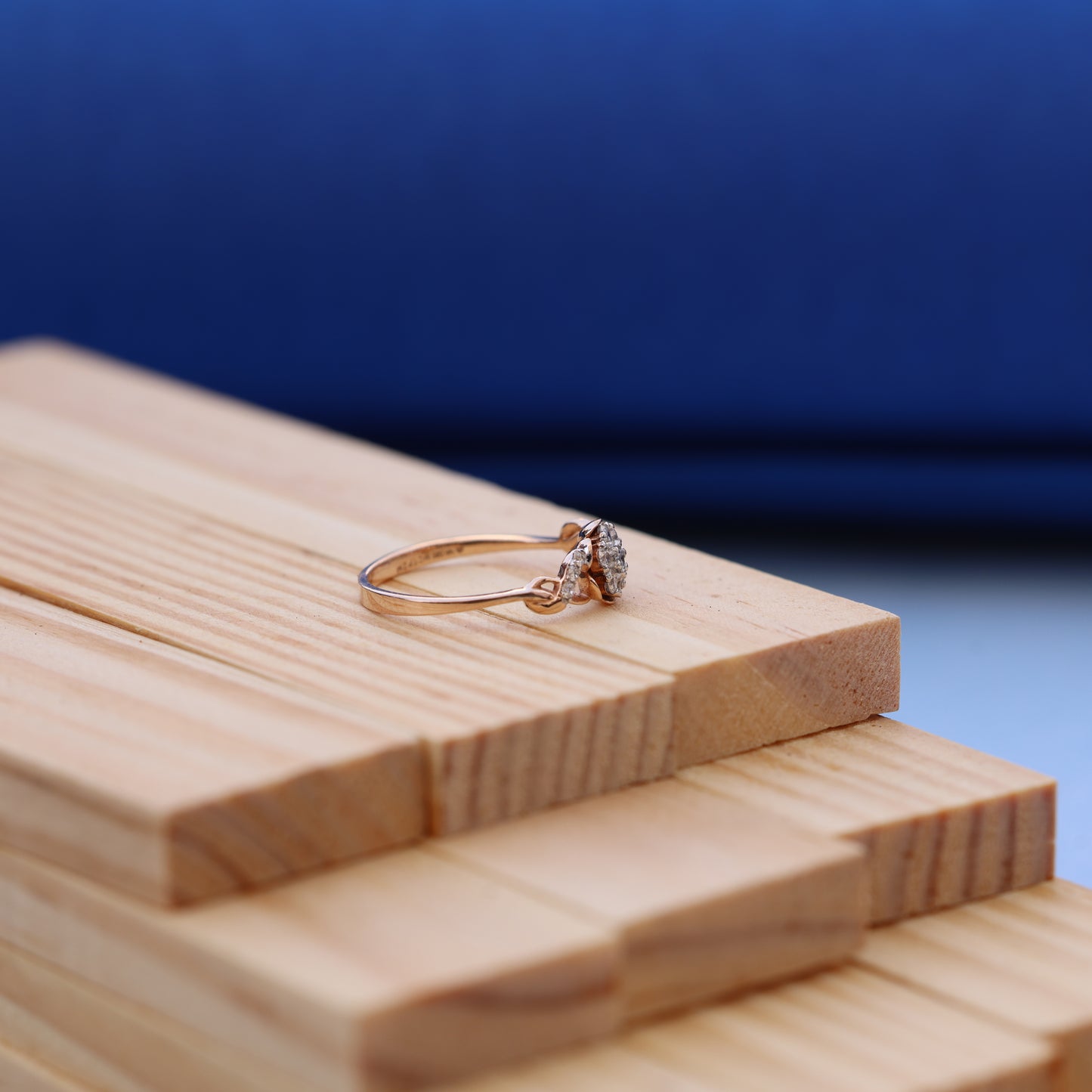 Luxury Rose Gold Ladies Ring with Lab-Grown Diamond – Floral Halo Design