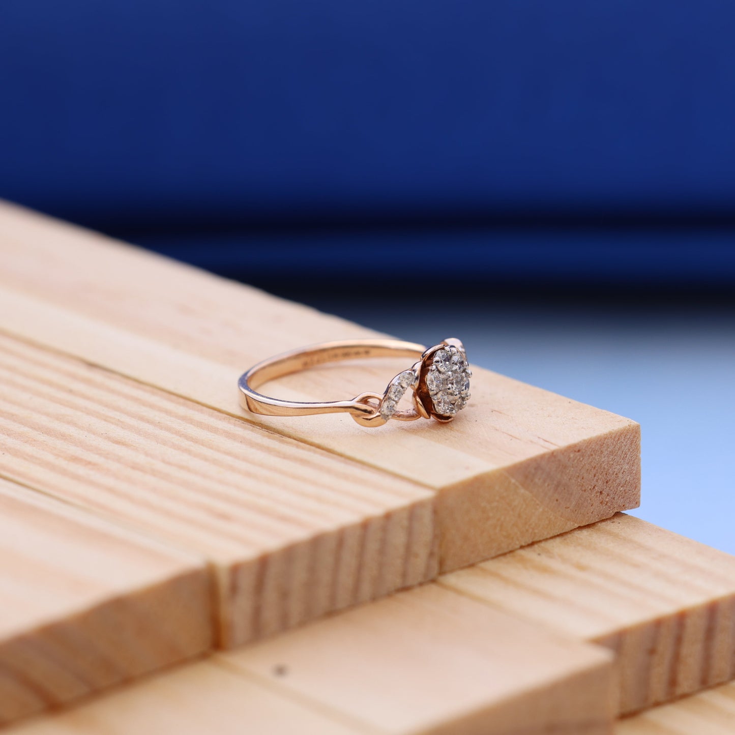 Luxury Rose Gold Ladies Ring with Lab-Grown Diamond – Floral Halo Design