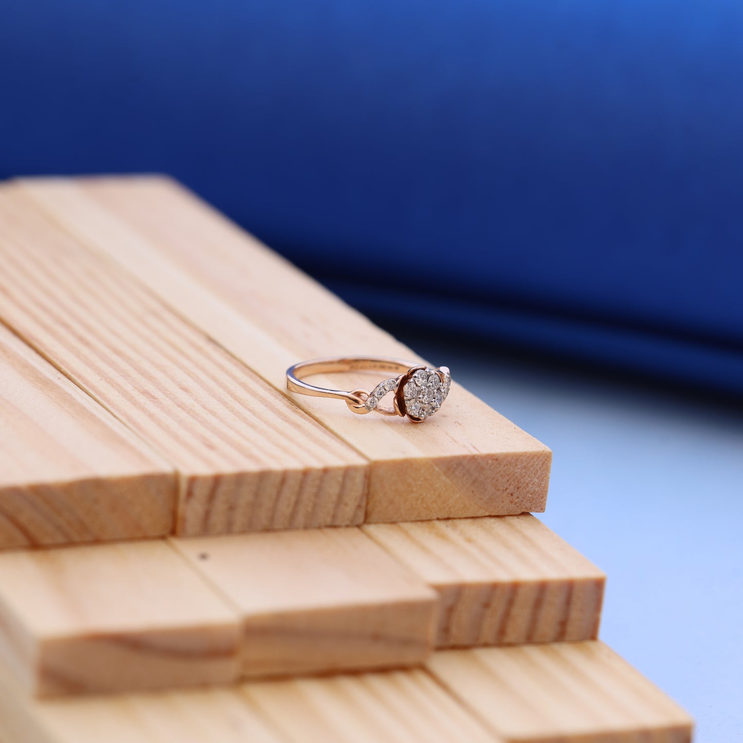 Luxury Rose Gold Ladies Ring with Lab-Grown Diamond – Floral Halo Design