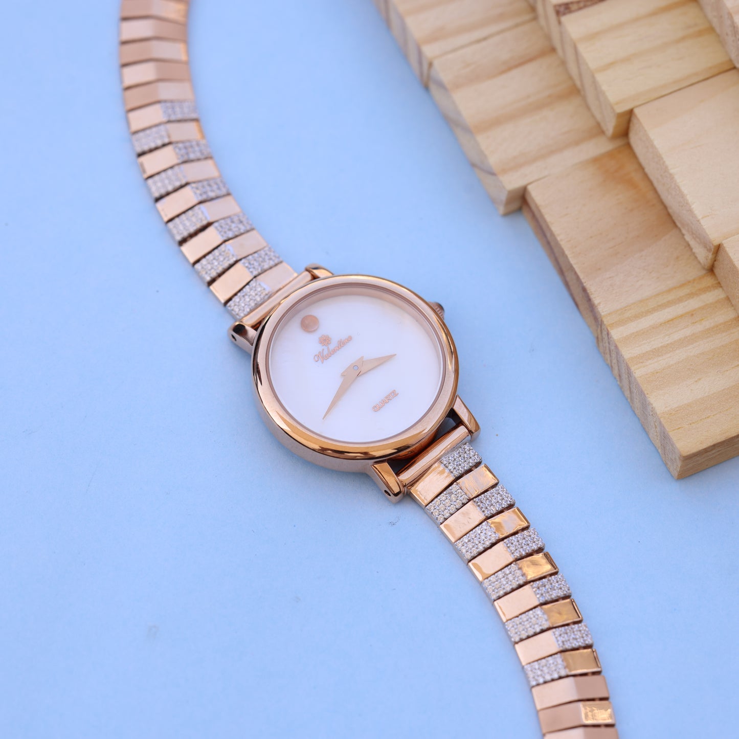 Elegant Rose Gold Women's Watch with American Diamonds - Quartz Movement