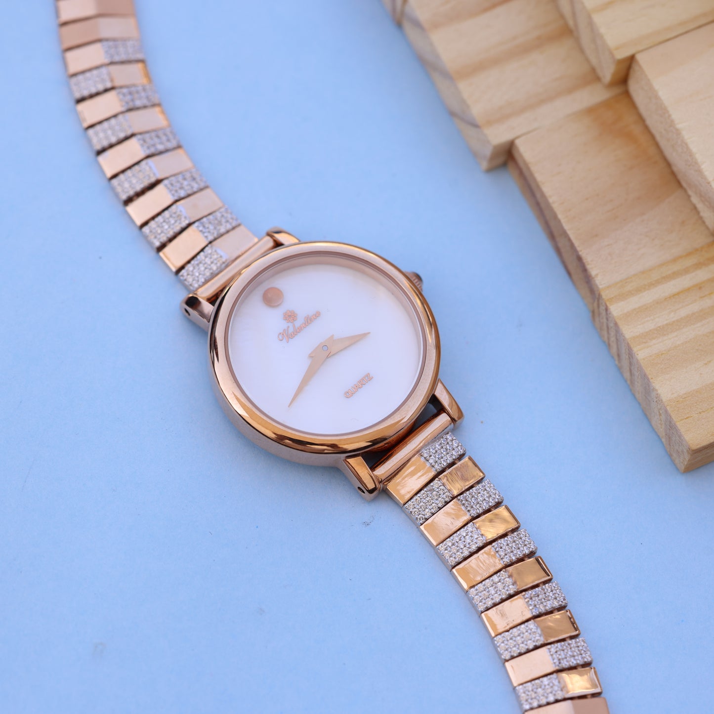 Elegant Rose Gold Women's Watch with American Diamonds - Quartz Movement