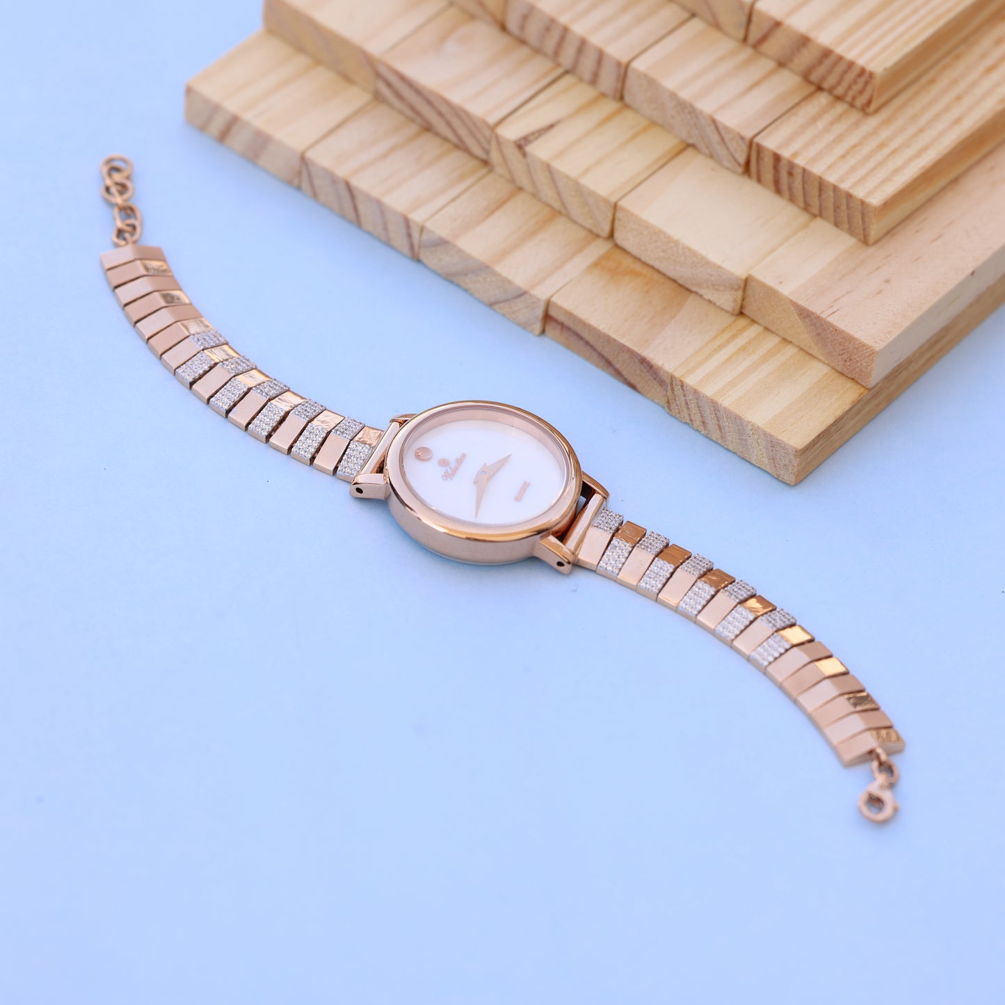 Elegant Rose Gold Women's Watch with American Diamonds - Quartz Movement