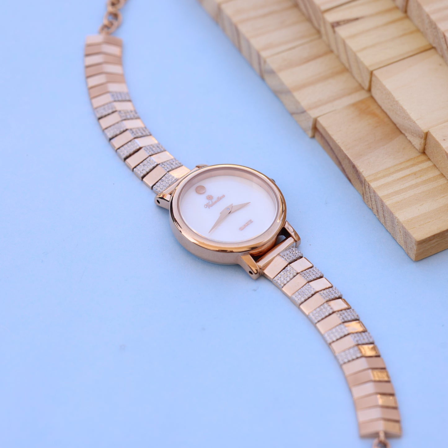 Elegant Rose Gold Women's Watch with American Diamonds - Quartz Movement
