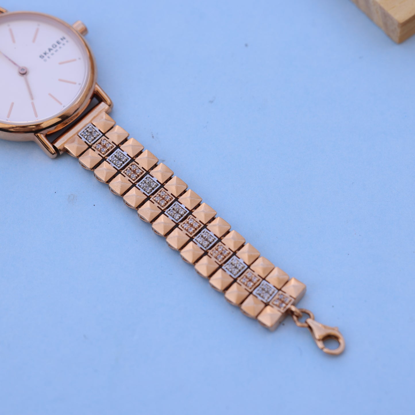 Stunning Skagen Women’s Rose Gold Watch – American Diamond Accents | Elegant Timepiece