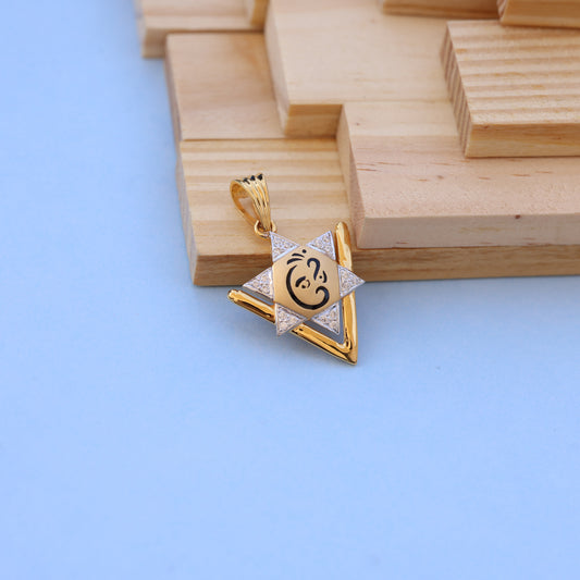 Gold-Plated Star Pendant with American Diamonds – Artistic Face Motif