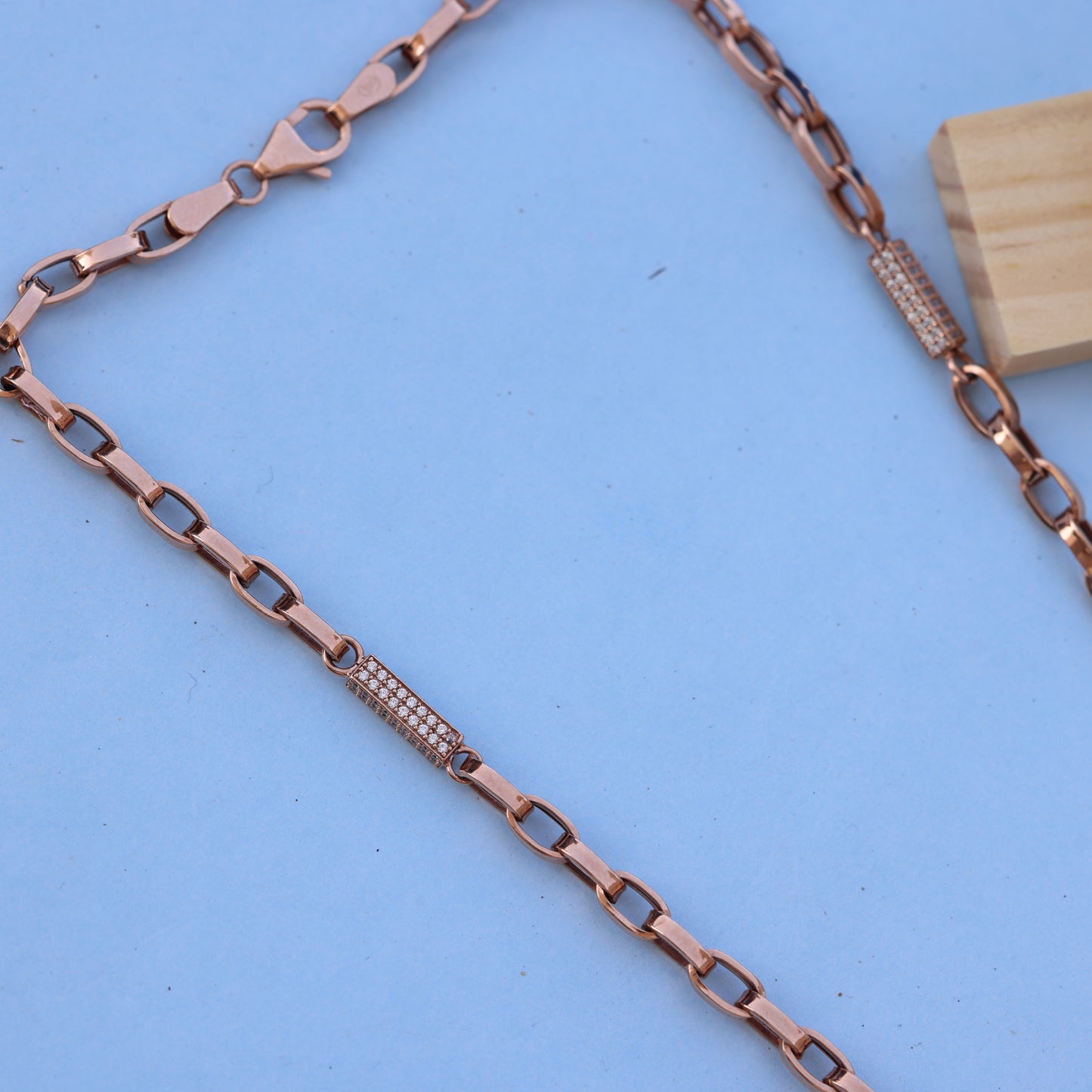 18KT Rose Gold Men Chain with American Diamonds – Elegant Design