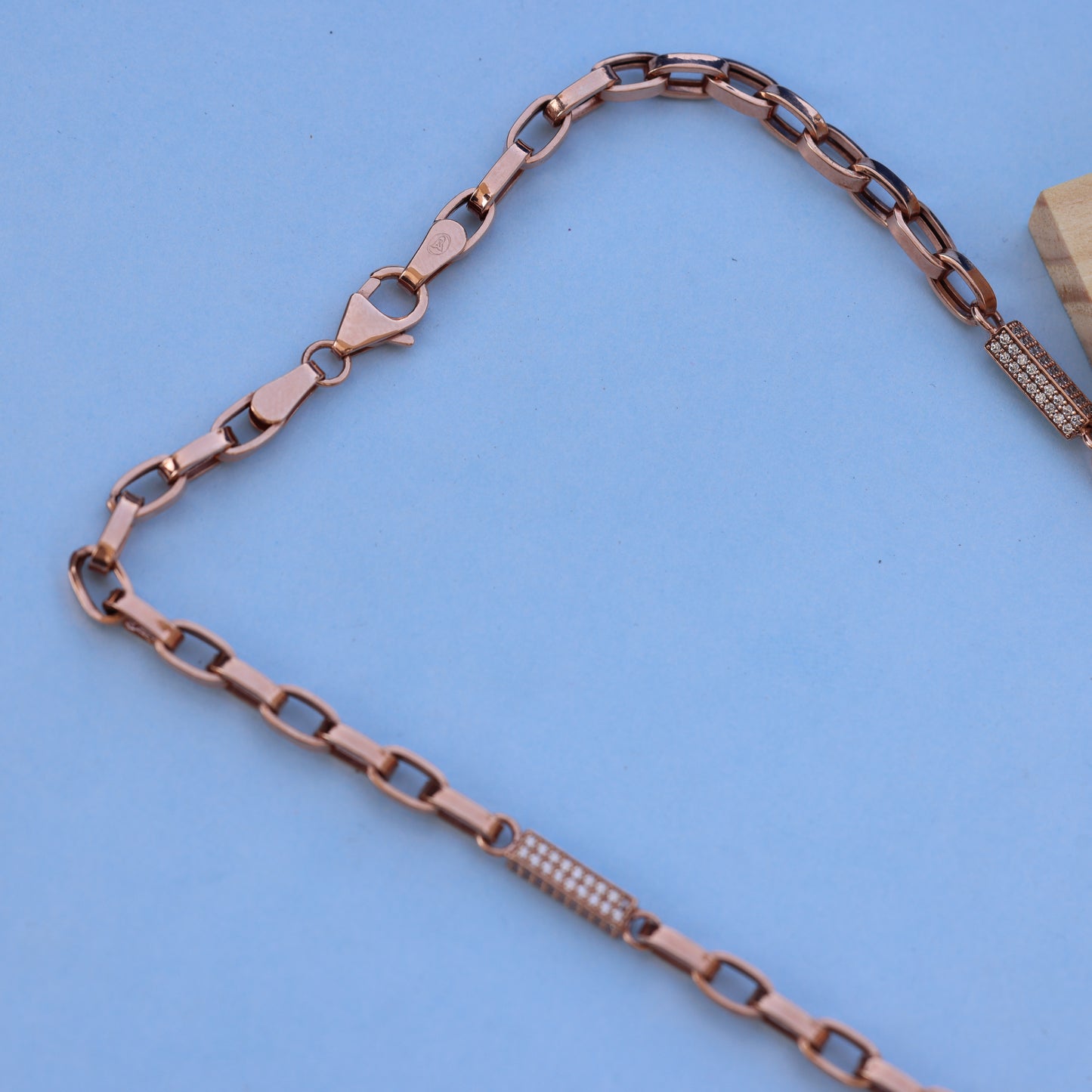 18KT Rose Gold Men Chain with American Diamonds – Elegant Design