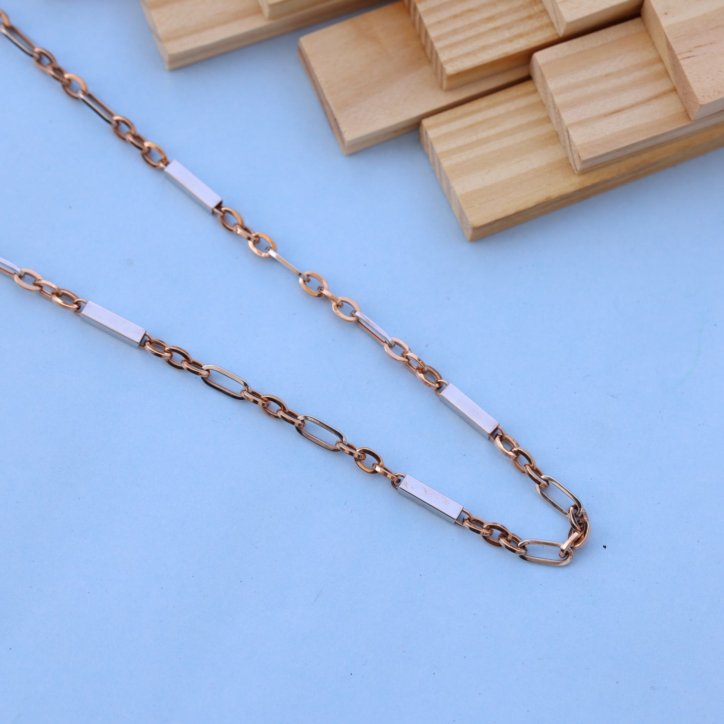 Luxury 18kt Rose Gold Light Weight Chain  with White Accents – Elegant