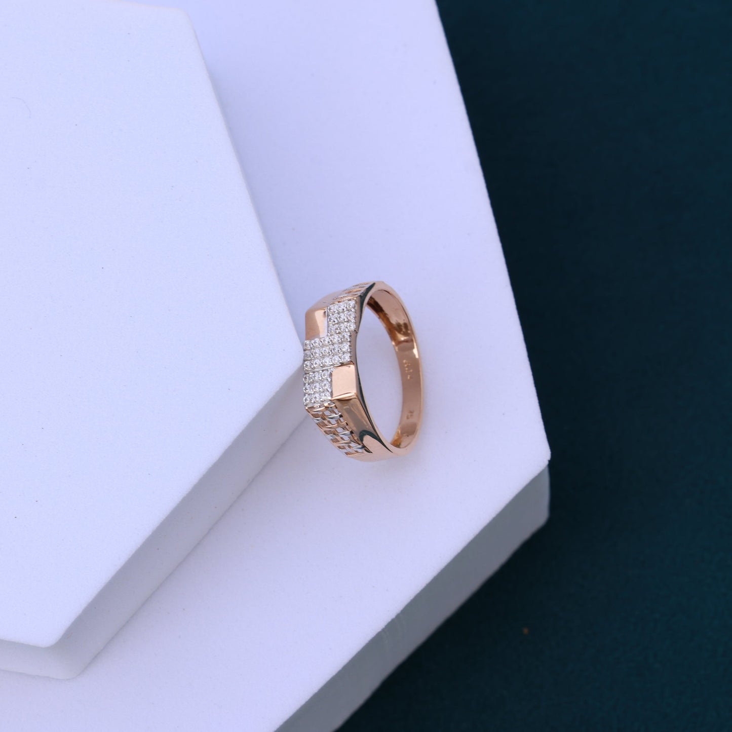 Tunning Men's Rose Gold Moissanite Ring – Elegant Link Design