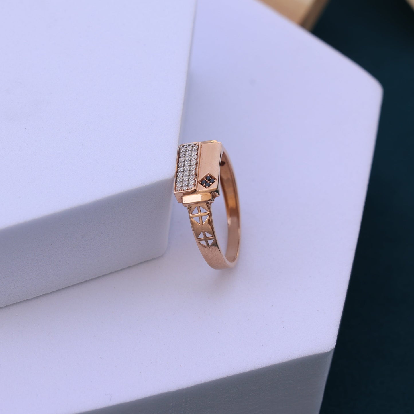 Men’s Gold Ring with Moissanite diamonds