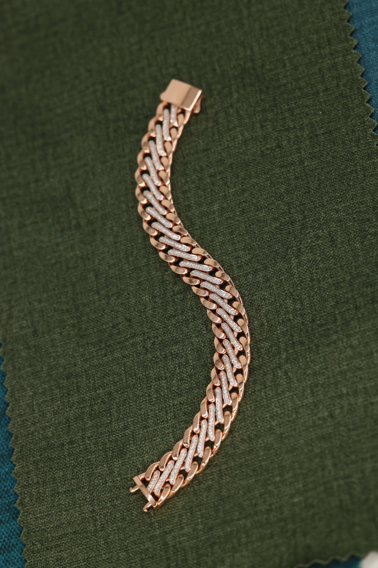 Luxurious Rose Gold Diamond Cuban Link Bracelet with Secure Box Clasp – Classic Chain Design