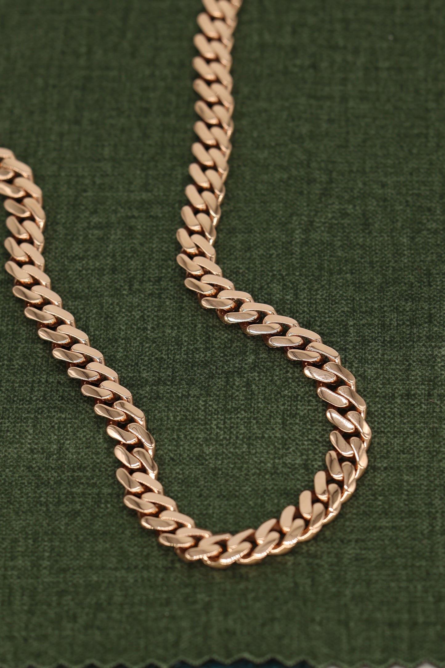 Luxurious Rose Gold Cuban Link Bracelet with Signature Diamond Lock