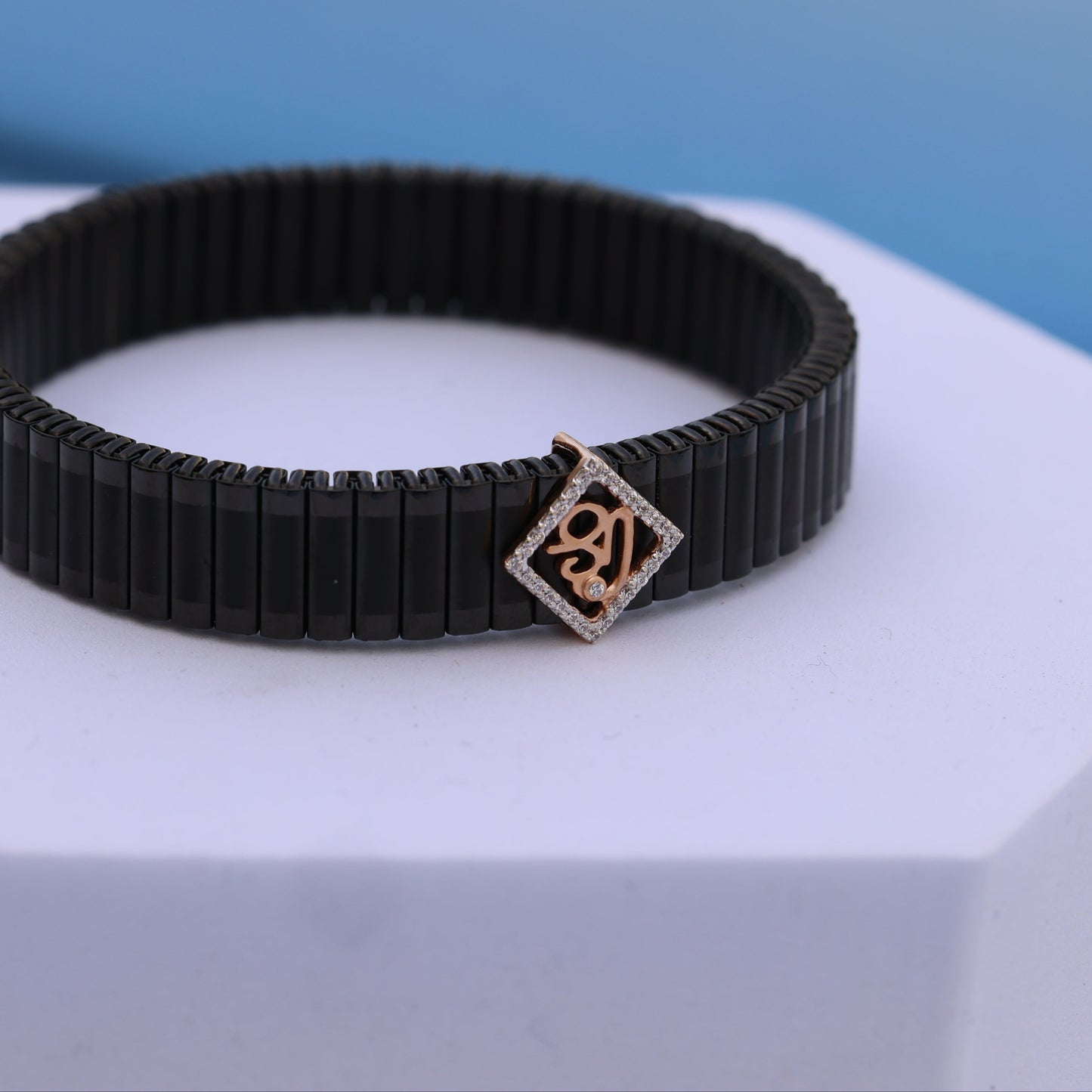 Stylish Bracelet with American diamond