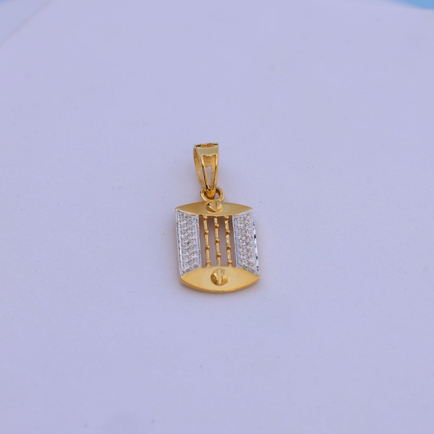 Stylish Gold Men Pendant