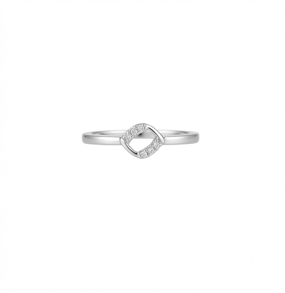 Elegant Minimalist 925 Sterling Silver Ring with American Diamond